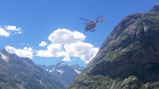 La personne blessée a été évacuée par hélicoptère aux urgences de l'hôpital Sud de Grenoble.