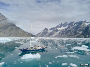 Le voilier, camp de base exceptionnel pour explorer le très haut arctique